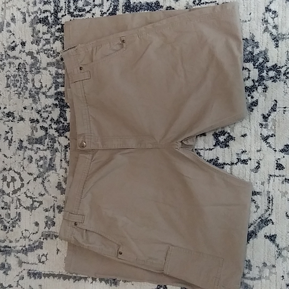 NWOT. KEY brand khaki cargo pants.